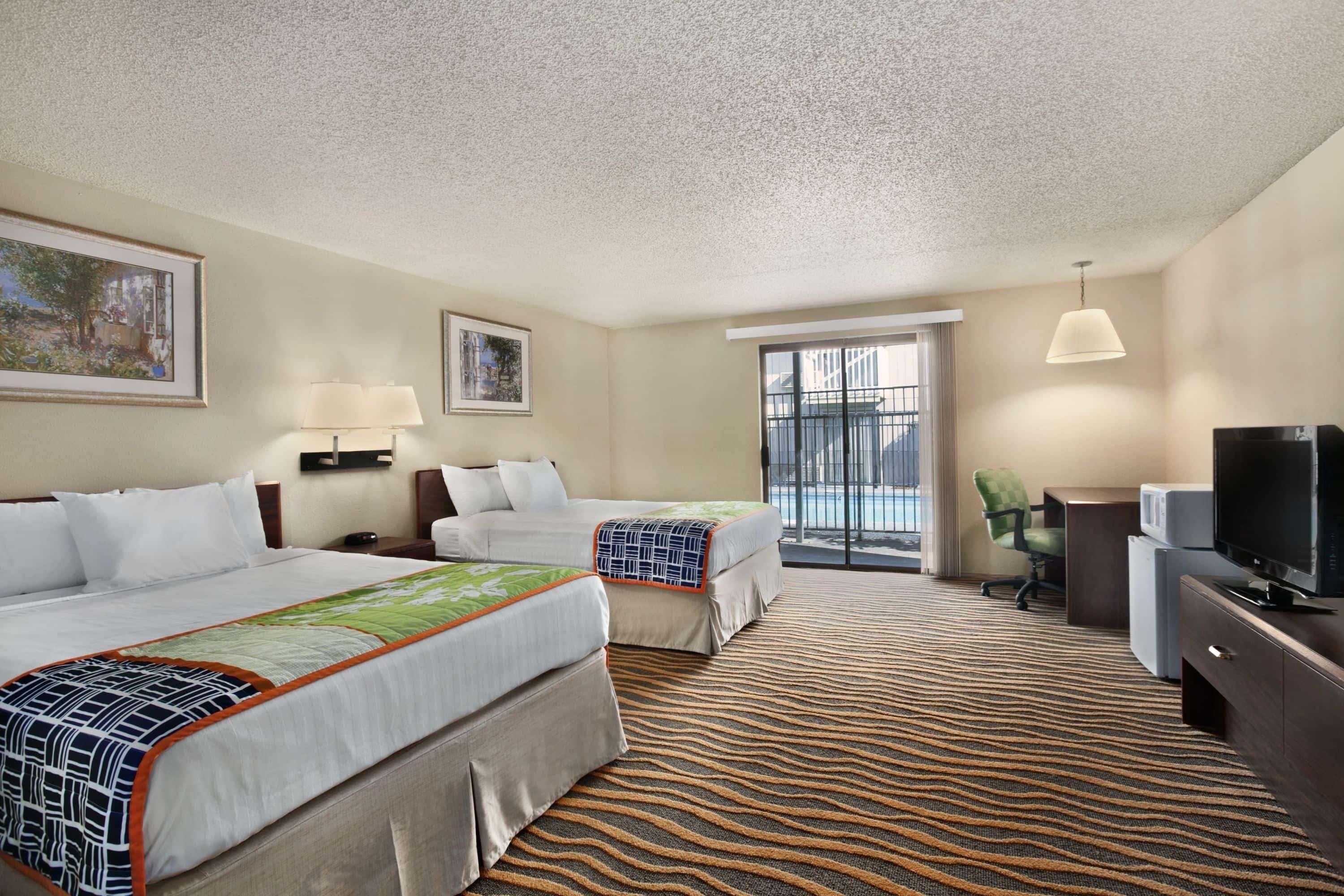 South Tacoma Suites Esterno foto