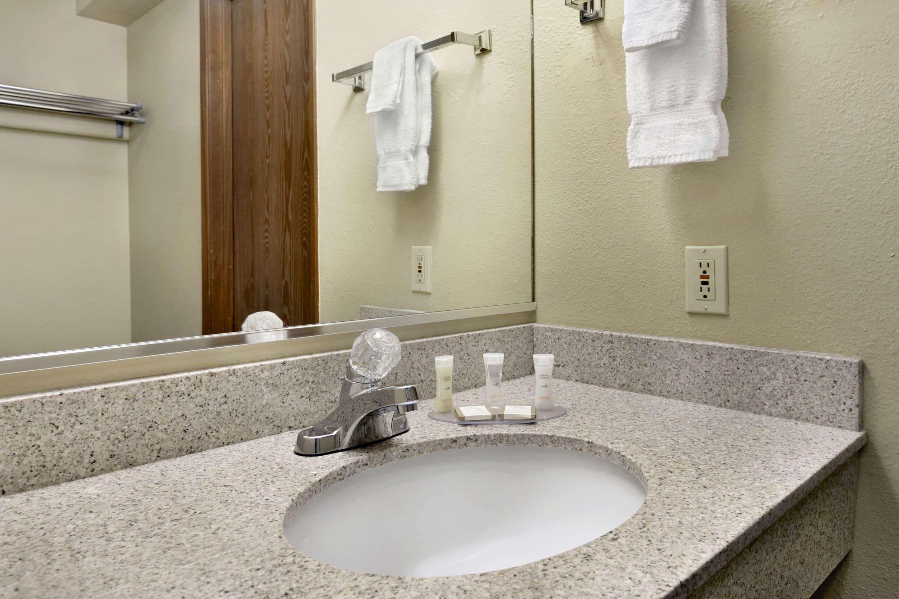 South Tacoma Suites Esterno foto